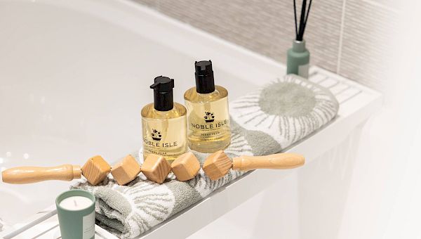 Images are for illustrative purposes only and may differ from the actual product.