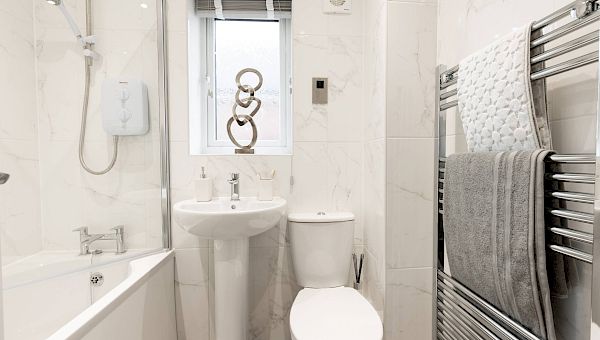 Images are for illustrative purposes only and may differ from the actual product.