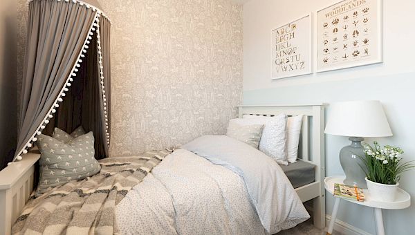 Images are for illustrative purposes only and may differ from the actual product.