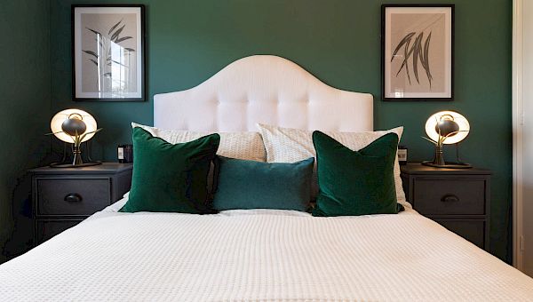 Images are for illustrative purposes only and may differ from the actual product.