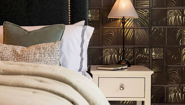 Images are for illustrative purposes only and may differ from the actual product.