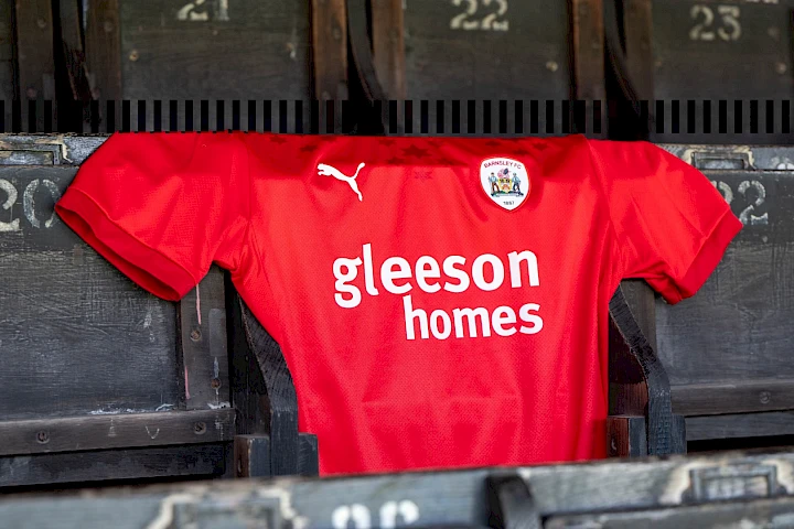 Barnsley FC football shirt with Gleeson Homes logo on the front