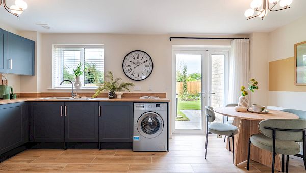 Images are for illustrative purposes only and may differ from the actual product.