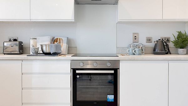 Images are for illustrative purposes only and may differ from the actual product.