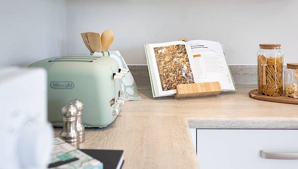 Images are for illustrative purposes only and may differ from the actual product.