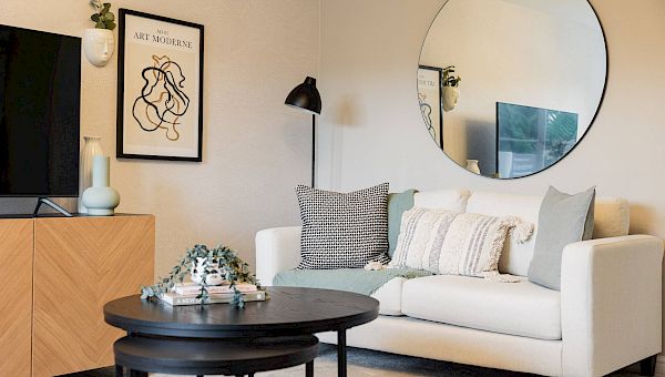 Images are for illustrative purposes only and may differ from the actual product.